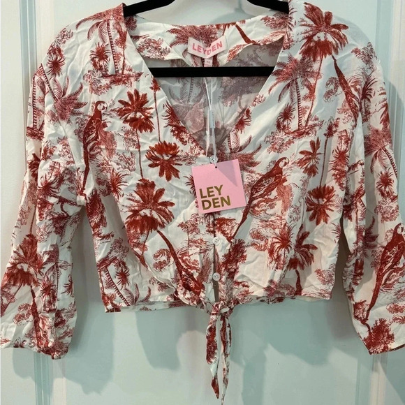 🍀 LEYDEN NWT LOFTIN TROPICAL RED TIE TOP - Picture 3 of 7
